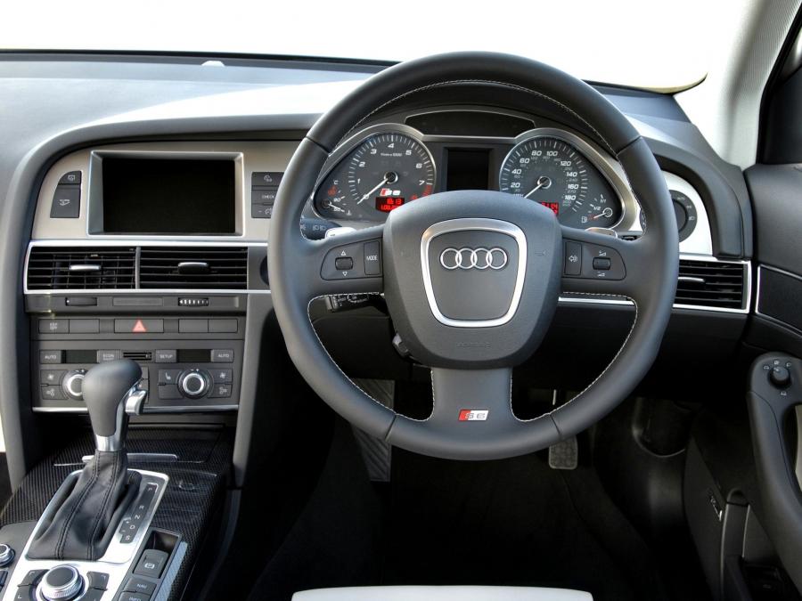 Торпедо Audi S6 Sedan (4F, C6) 2006 года  (UK) (фото 4 из 7)